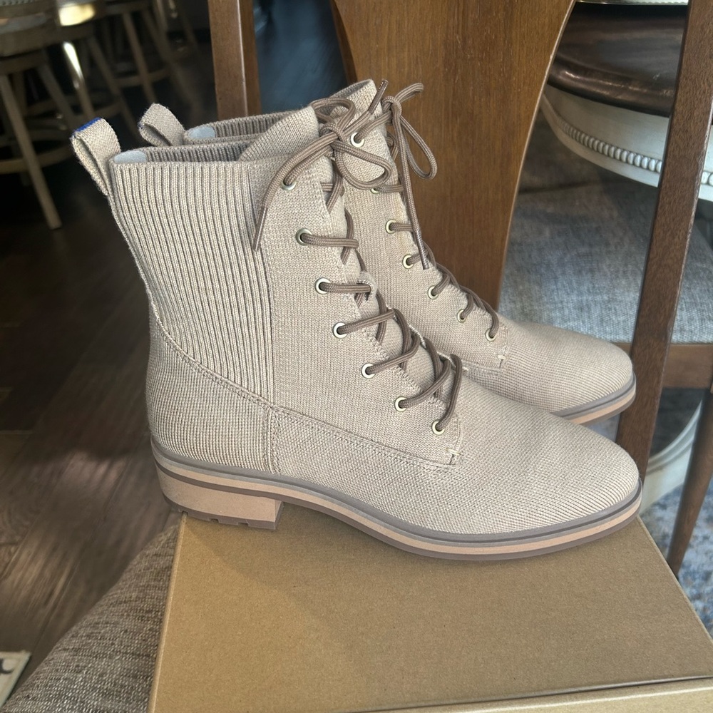 NIB Rothy’s Lug Boot in Hickory